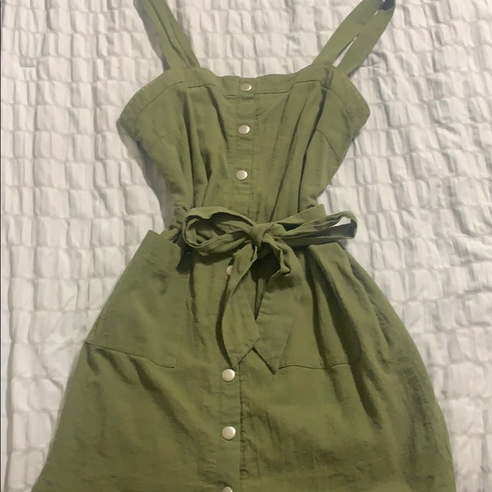 green dress